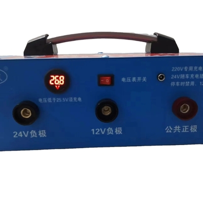 Μεγάλης χωρητικότητας 24V φορτηγό Jump Starter με έξοδο φόρτισης USB-C και 2000A κορυφαίο ρεύμα